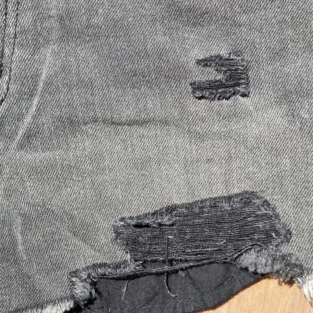 So distressed cut off denim short super high rise 2.5 in inseam 9 / 29 - Picture 8 of 17
